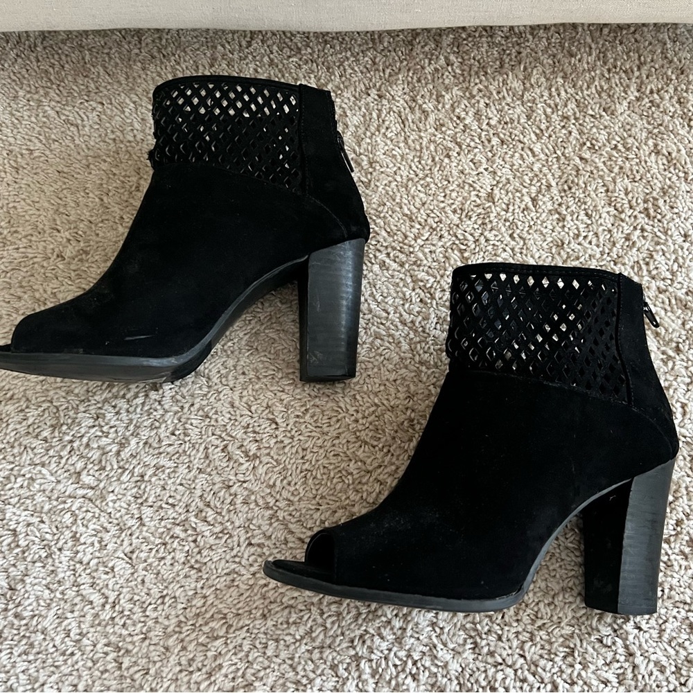 Report Black Open Toe Laser Cut High Heel Shoes With Zipper Back Size 7